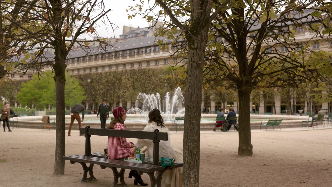 Emily_in_Paris_S01E06_Ringarde_720p_NF_WEB-DL_DDP5_1_x264-BTN_0553.jpg