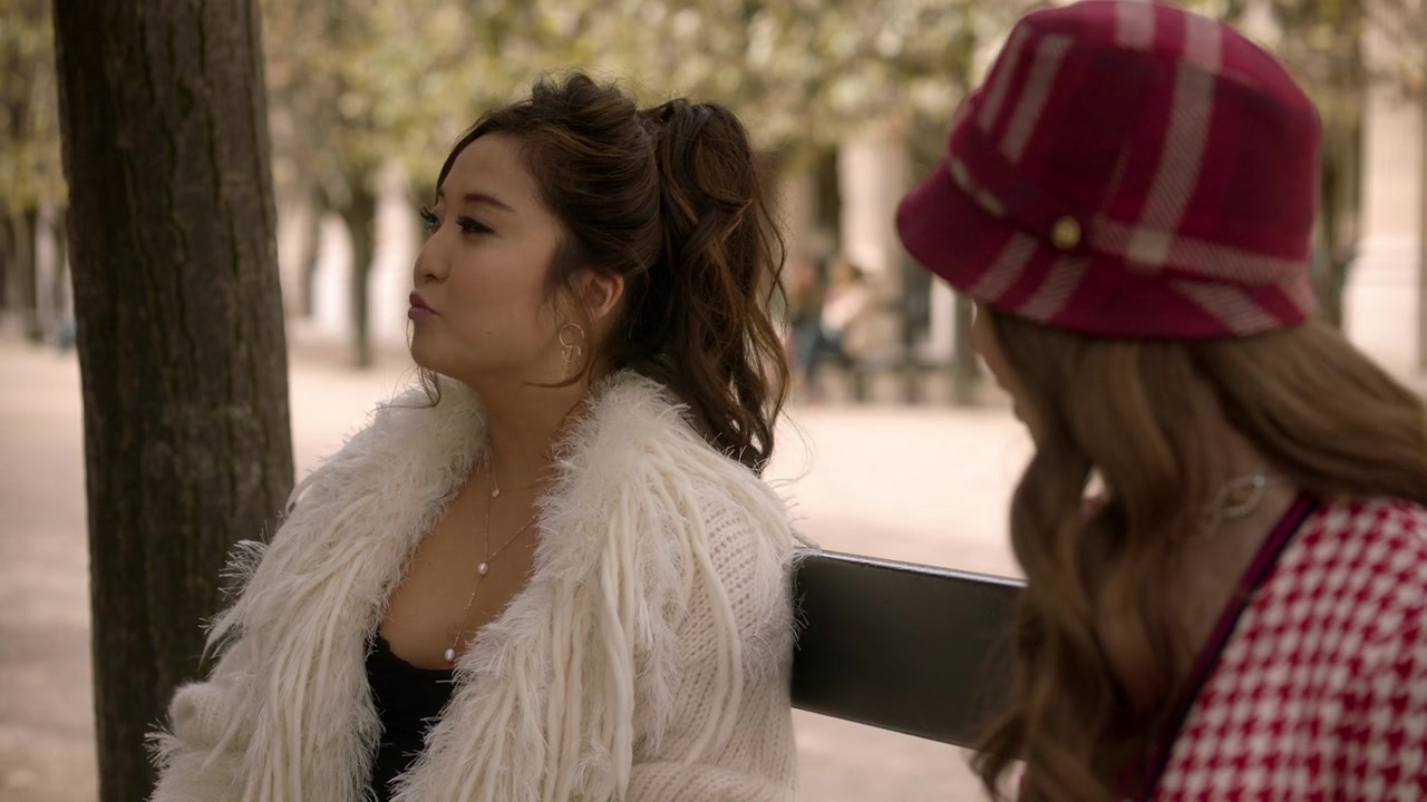 Emily_in_Paris_S01E06_Ringarde_720p_NF_WEB-DL_DDP5_1_x264-BTN_0580.jpg