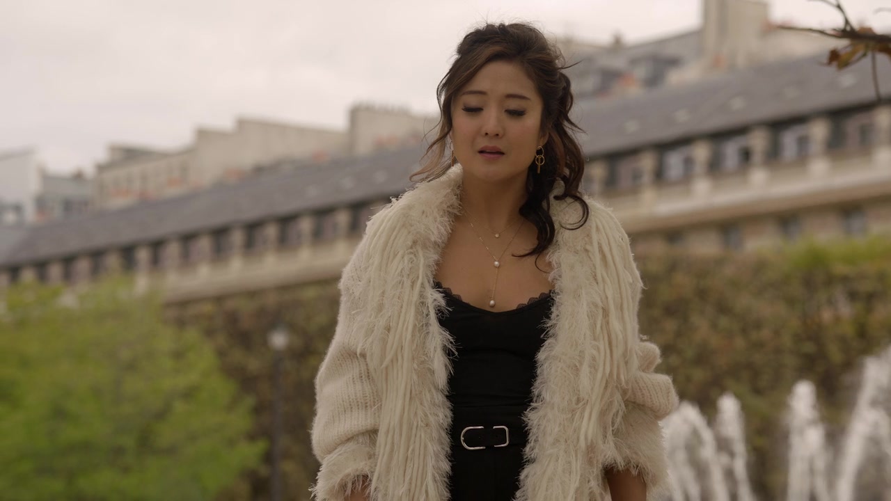 Emily_in_Paris_S01E06_Ringarde_720p_NF_WEB-DL_DDP5_1_x264-BTN_0630.jpg