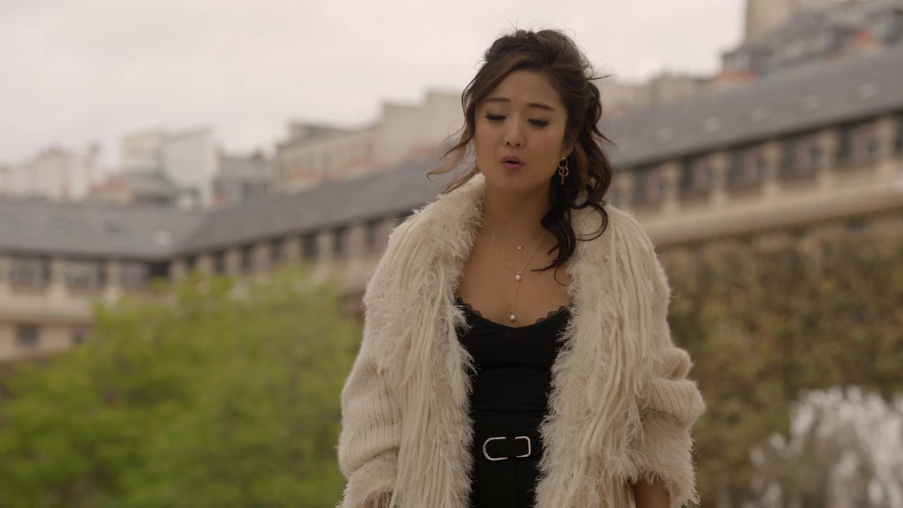 Emily_in_Paris_S01E06_Ringarde_720p_NF_WEB-DL_DDP5_1_x264-BTN_0633.jpg