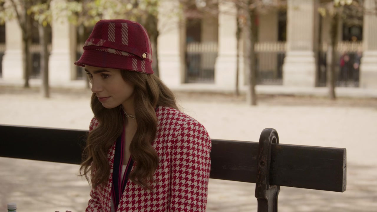 Emily_in_Paris_S01E06_Ringarde_720p_NF_WEB-DL_DDP5_1_x264-BTN_0646.jpg