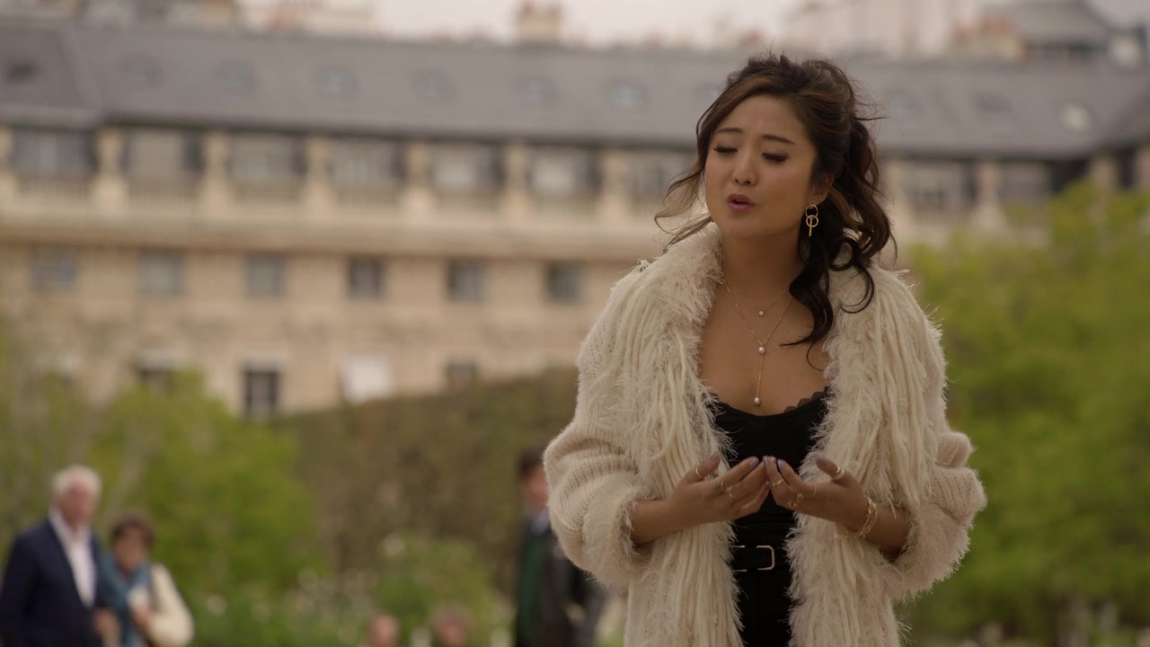 Emily_in_Paris_S01E06_Ringarde_720p_NF_WEB-DL_DDP5_1_x264-BTN_0650.jpg