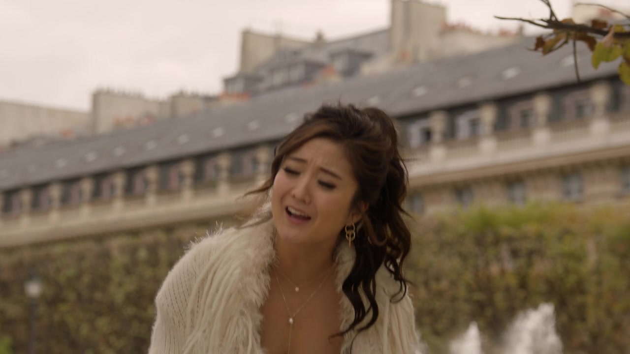 Emily_in_Paris_S01E06_Ringarde_720p_NF_WEB-DL_DDP5_1_x264-BTN_0665.jpg