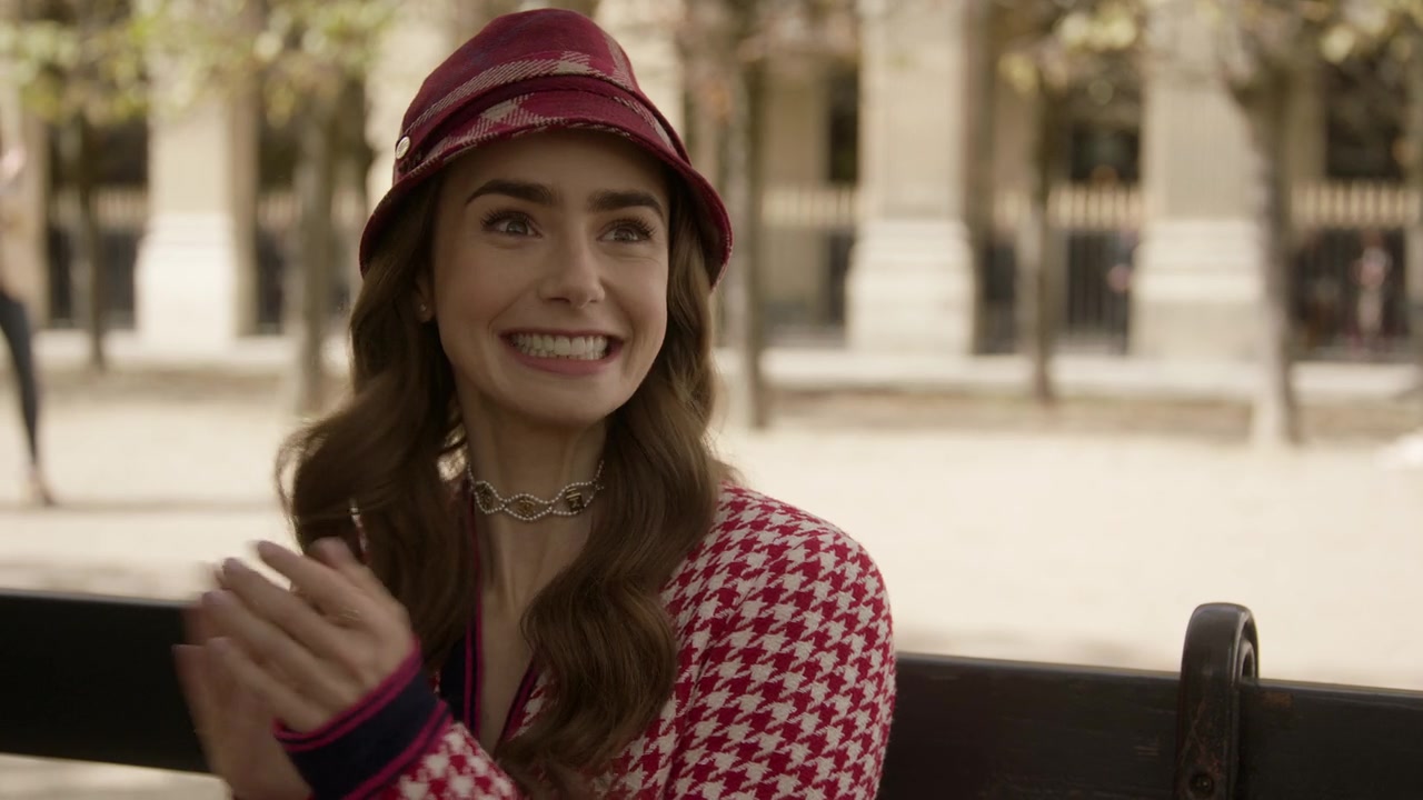Emily_in_Paris_S01E06_Ringarde_720p_NF_WEB-DL_DDP5_1_x264-BTN_0682.jpg