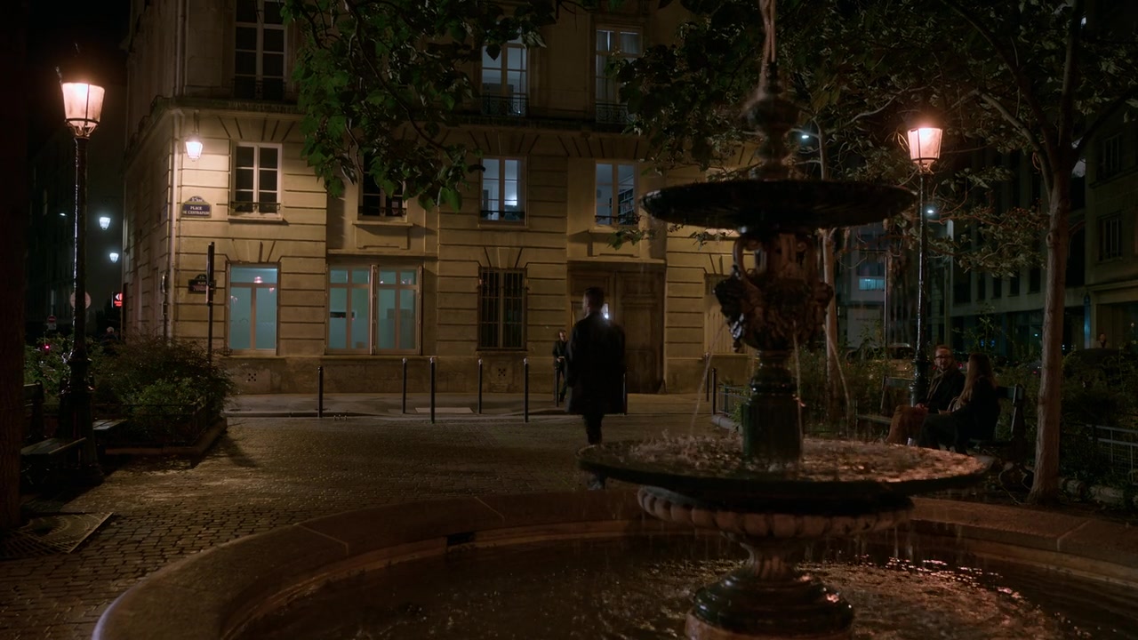 Emily_in_Paris_S01E06_Ringarde_720p_NF_WEB-DL_DDP5_1_x264-BTN_0689.jpg