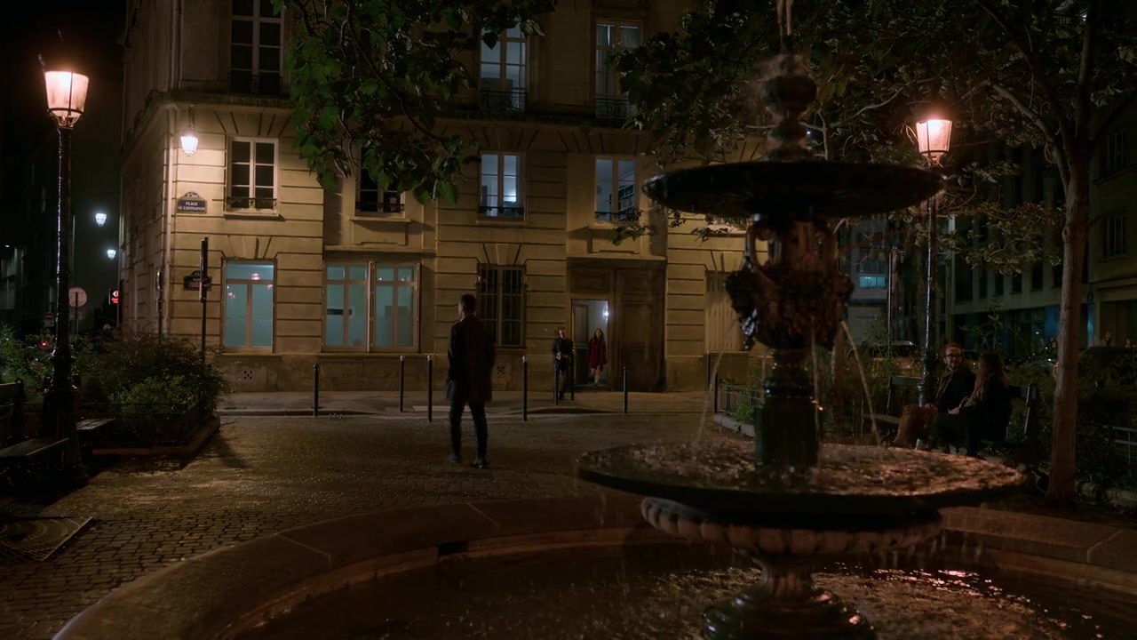 Emily_in_Paris_S01E06_Ringarde_720p_NF_WEB-DL_DDP5_1_x264-BTN_0690.jpg