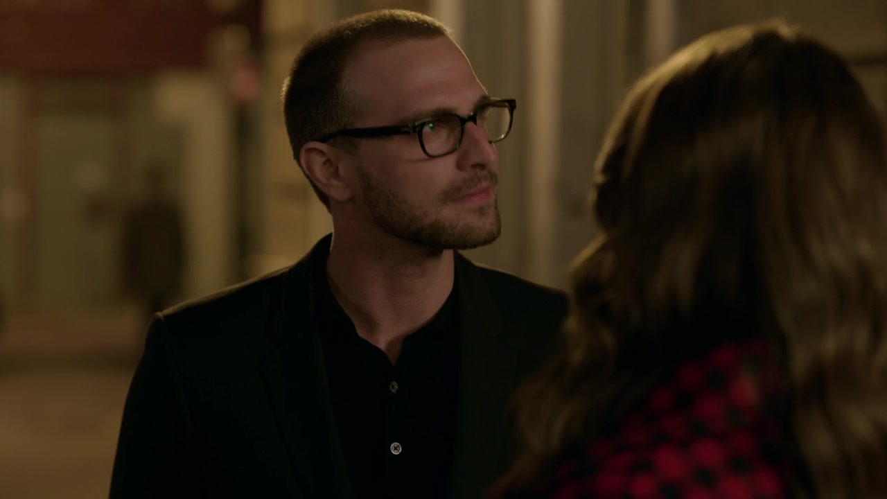 Emily_in_Paris_S01E06_Ringarde_720p_NF_WEB-DL_DDP5_1_x264-BTN_0700.jpg