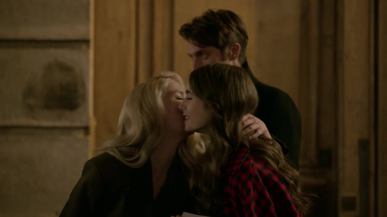 Emily_in_Paris_S01E06_Ringarde_720p_NF_WEB-DL_DDP5_1_x264-BTN_0706.jpg