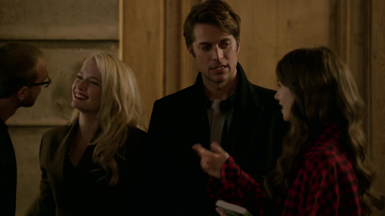 Emily_in_Paris_S01E06_Ringarde_720p_NF_WEB-DL_DDP5_1_x264-BTN_0712.jpg