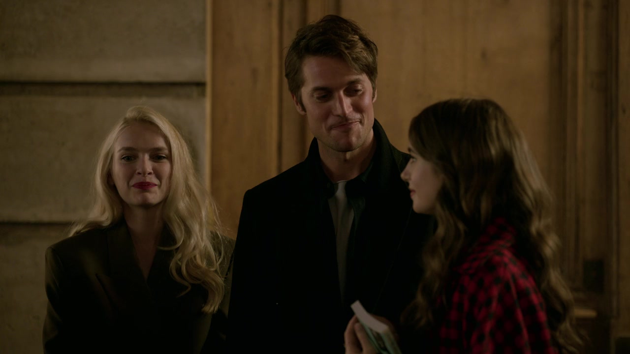 Emily_in_Paris_S01E06_Ringarde_720p_NF_WEB-DL_DDP5_1_x264-BTN_0721.jpg