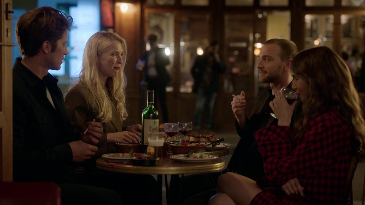 Emily_in_Paris_S01E06_Ringarde_720p_NF_WEB-DL_DDP5_1_x264-BTN_0774.jpg