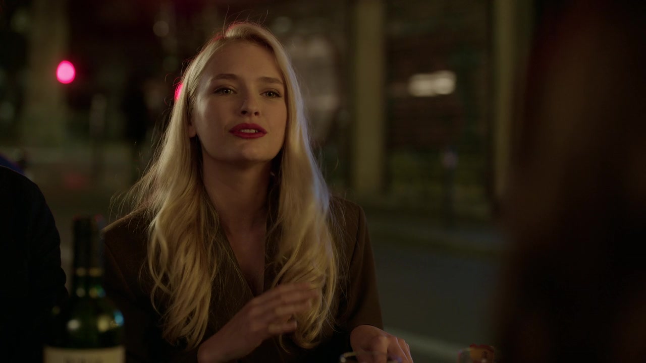 Emily_in_Paris_S01E06_Ringarde_720p_NF_WEB-DL_DDP5_1_x264-BTN_0785.jpg