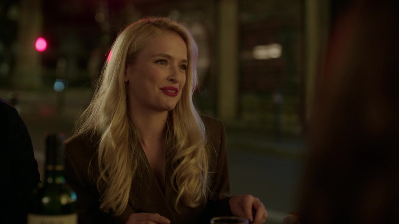 Emily_in_Paris_S01E06_Ringarde_720p_NF_WEB-DL_DDP5_1_x264-BTN_0790.jpg