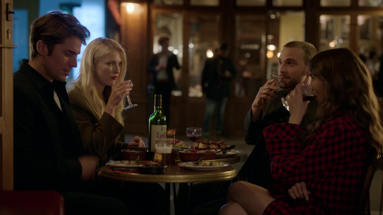 Emily_in_Paris_S01E06_Ringarde_720p_NF_WEB-DL_DDP5_1_x264-BTN_0801.jpg