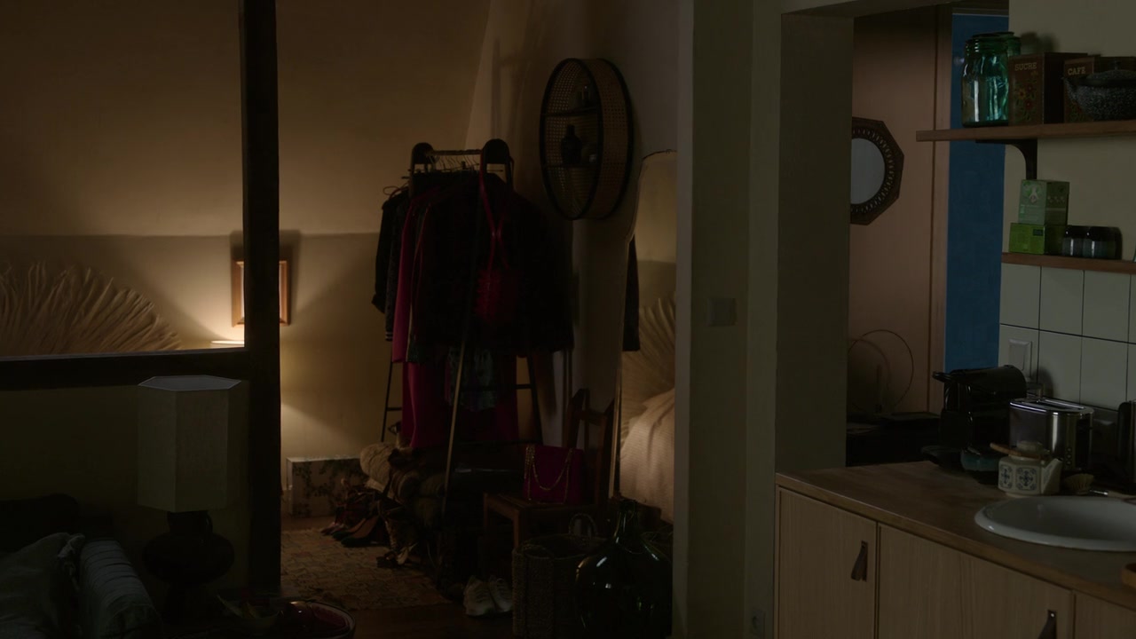Emily_in_Paris_S01E06_Ringarde_720p_NF_WEB-DL_DDP5_1_x264-BTN_0802.jpg Emily_in_Paris_S01E06_Ringarde_720p_NF_WEB-DL_DDP5_1_x264-BTN_0802.jpg