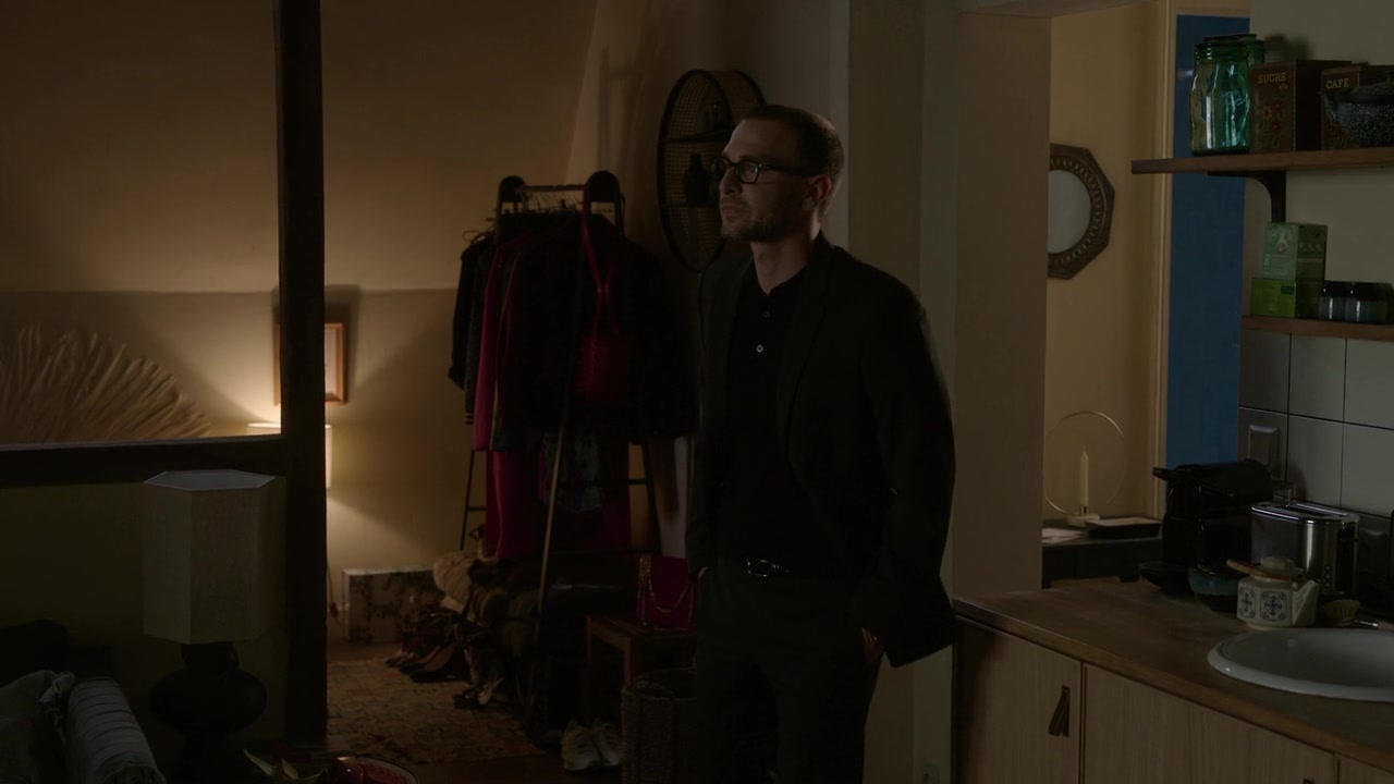 Emily_in_Paris_S01E06_Ringarde_720p_NF_WEB-DL_DDP5_1_x264-BTN_0804.jpg
