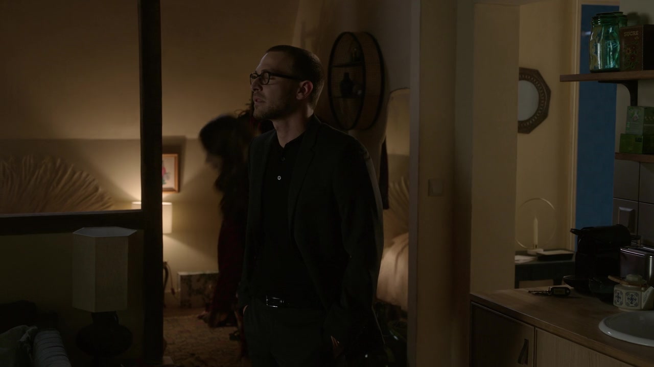 Emily_in_Paris_S01E06_Ringarde_720p_NF_WEB-DL_DDP5_1_x264-BTN_0807.jpg