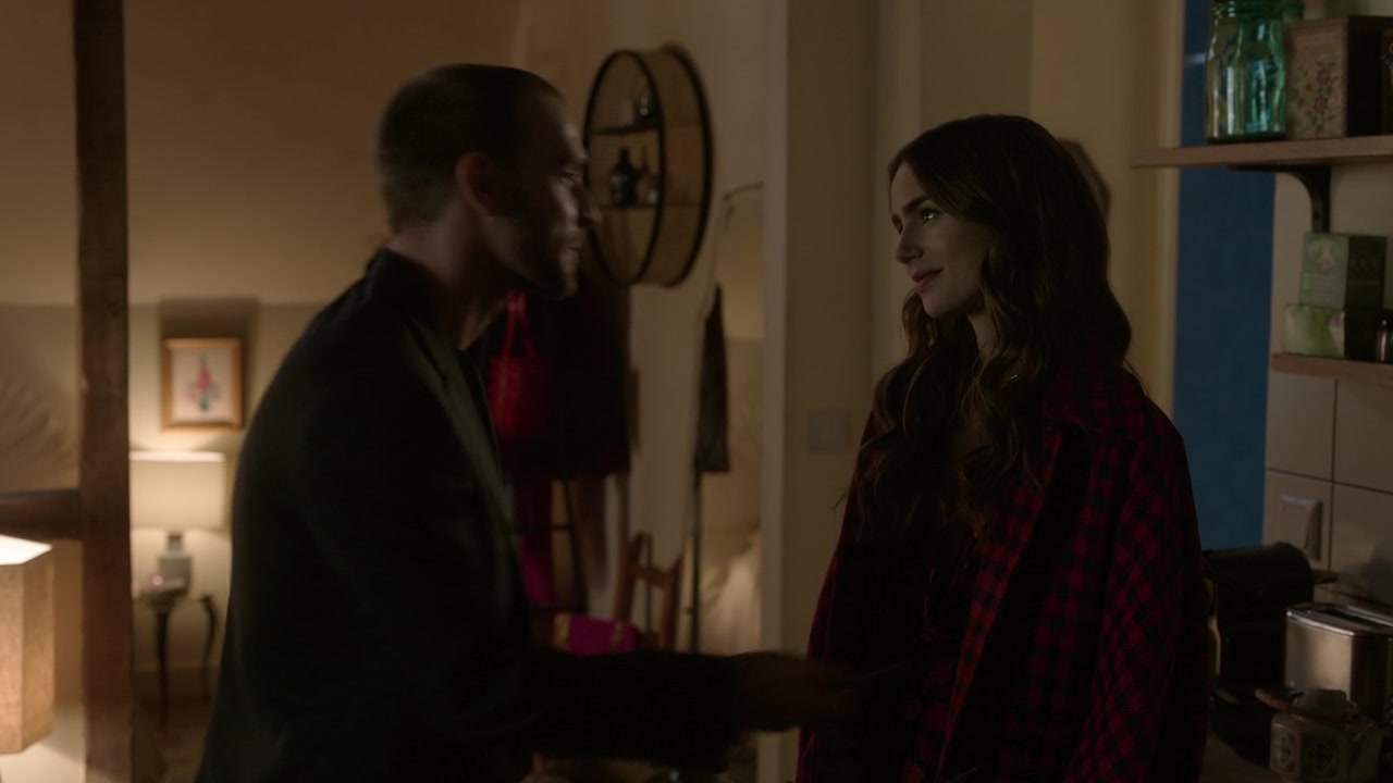 Emily_in_Paris_S01E06_Ringarde_720p_NF_WEB-DL_DDP5_1_x264-BTN_0813.jpg