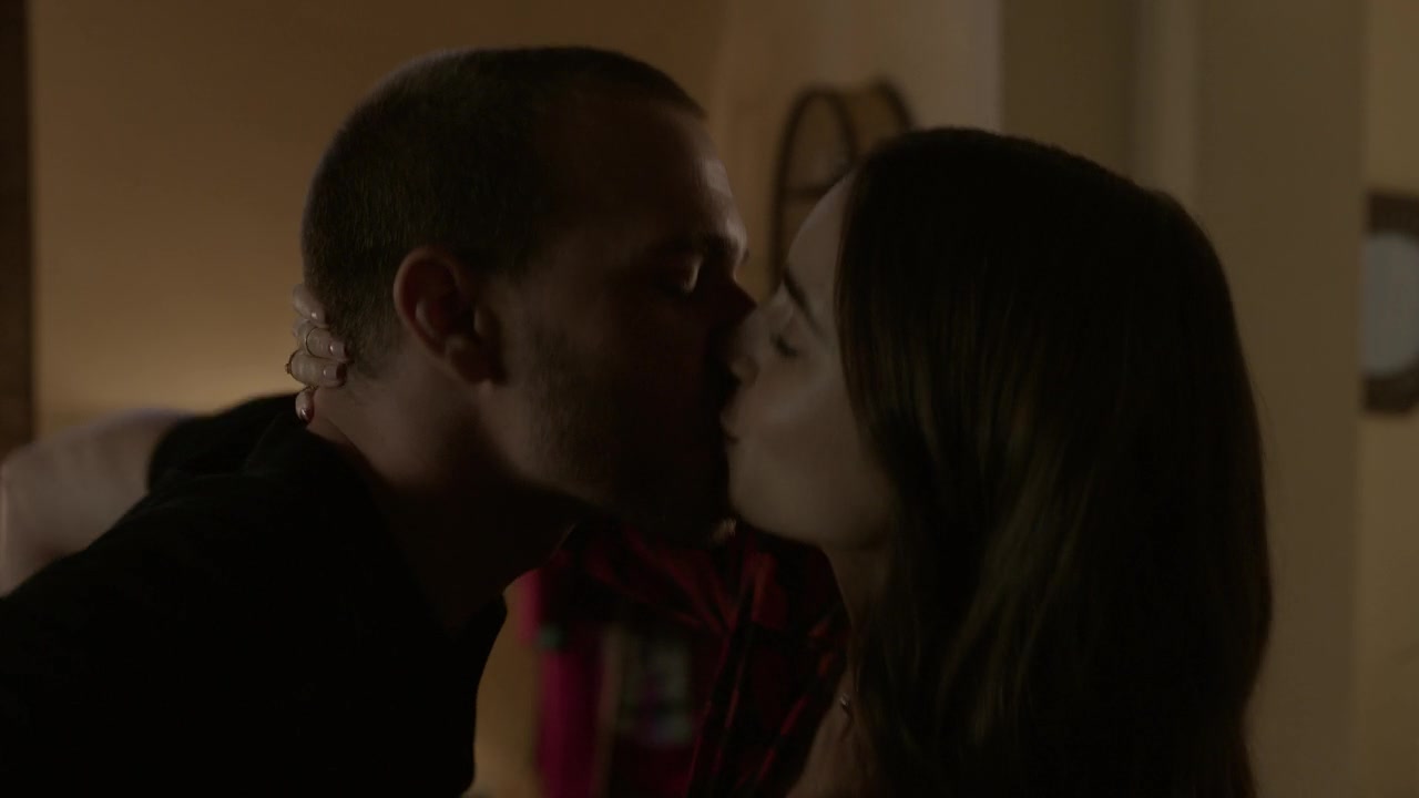 Emily_in_Paris_S01E06_Ringarde_720p_NF_WEB-DL_DDP5_1_x264-BTN_0822.jpg
