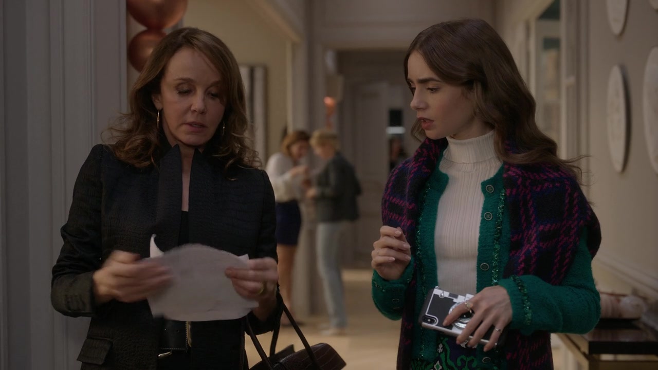 Emily_in_Paris_S01E06_Ringarde_720p_NF_WEB-DL_DDP5_1_x264-BTN_0866.jpg
