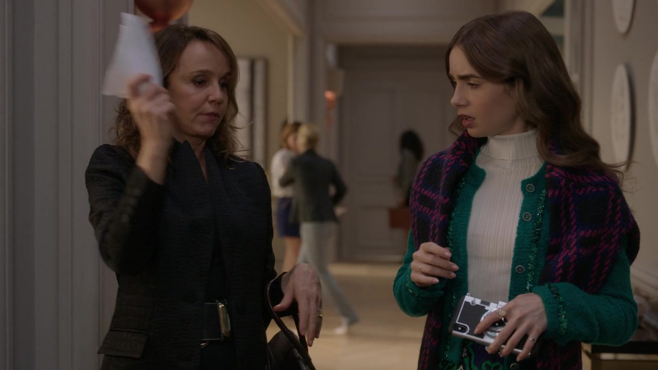 Emily_in_Paris_S01E06_Ringarde_720p_NF_WEB-DL_DDP5_1_x264-BTN_0868.jpg