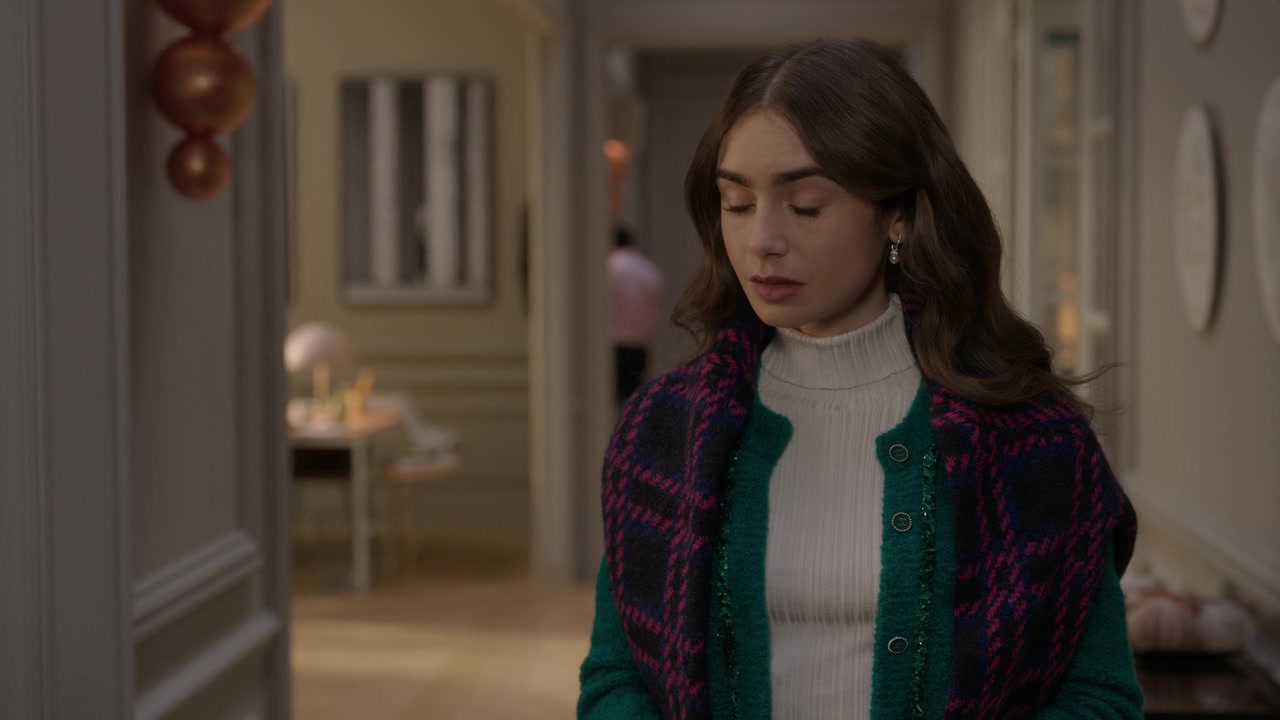 Emily_in_Paris_S01E06_Ringarde_720p_NF_WEB-DL_DDP5_1_x264-BTN_0878.jpg