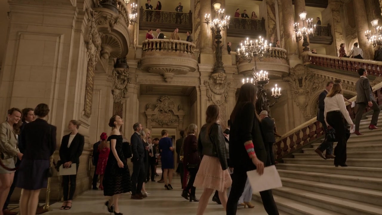 Emily_in_Paris_S01E06_Ringarde_720p_NF_WEB-DL_DDP5_1_x264-BTN_0934.jpg