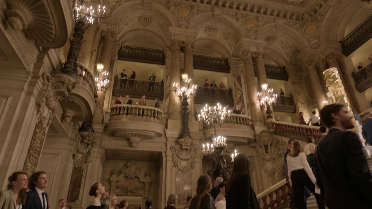 Emily_in_Paris_S01E06_Ringarde_720p_NF_WEB-DL_DDP5_1_x264-BTN_0935.jpg