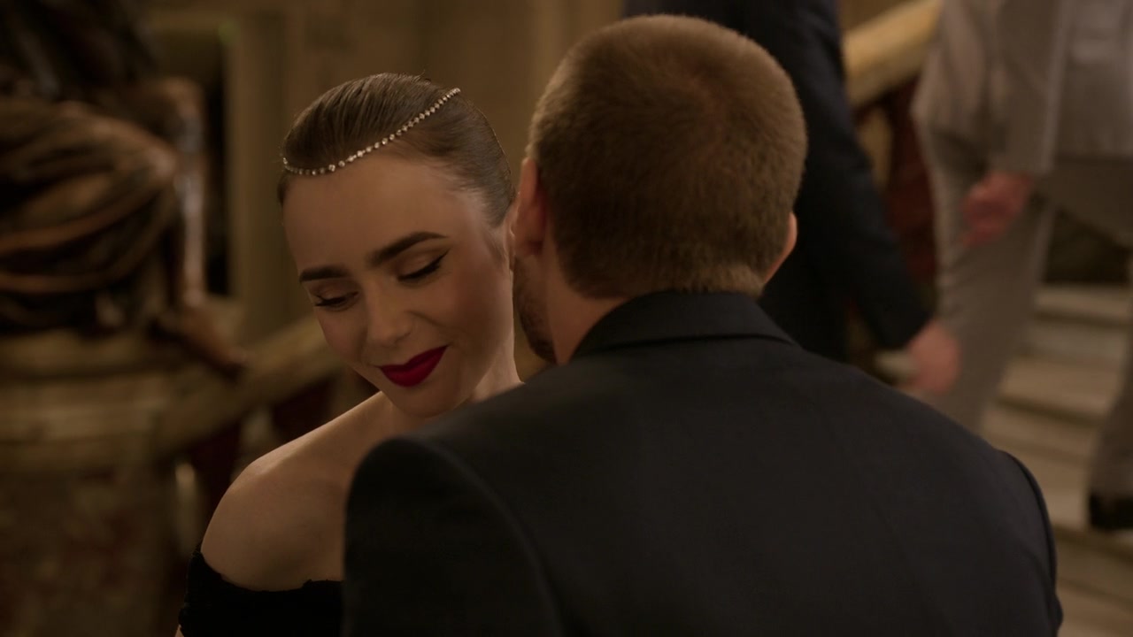 Emily_in_Paris_S01E06_Ringarde_720p_NF_WEB-DL_DDP5_1_x264-BTN_0942.jpg