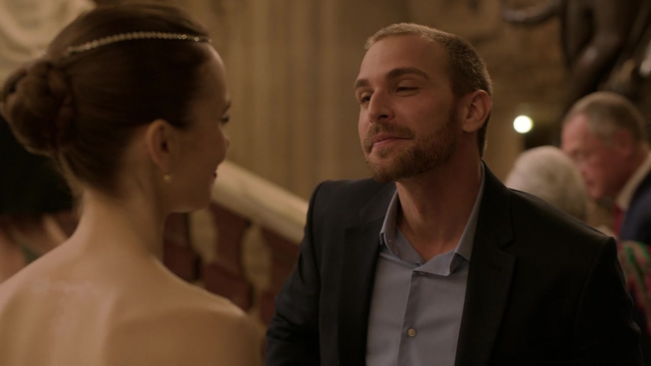 Emily_in_Paris_S01E06_Ringarde_720p_NF_WEB-DL_DDP5_1_x264-BTN_0944.jpg