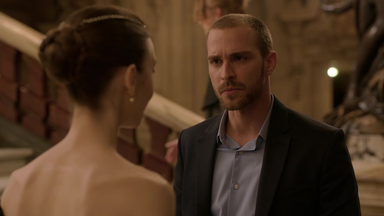 Emily_in_Paris_S01E06_Ringarde_720p_NF_WEB-DL_DDP5_1_x264-BTN_0965.jpg