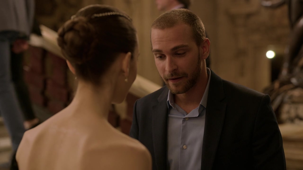Emily_in_Paris_S01E06_Ringarde_720p_NF_WEB-DL_DDP5_1_x264-BTN_0980.jpg