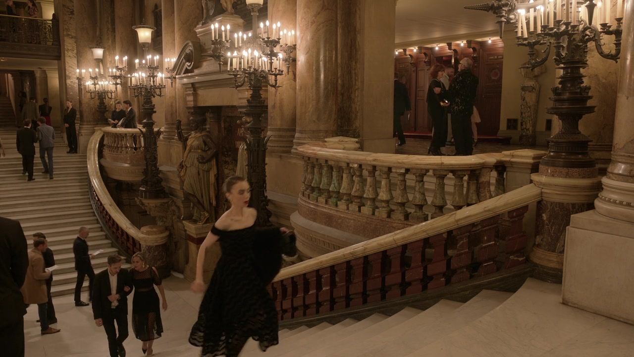 Emily_in_Paris_S01E06_Ringarde_720p_NF_WEB-DL_DDP5_1_x264-BTN_1002.jpg
