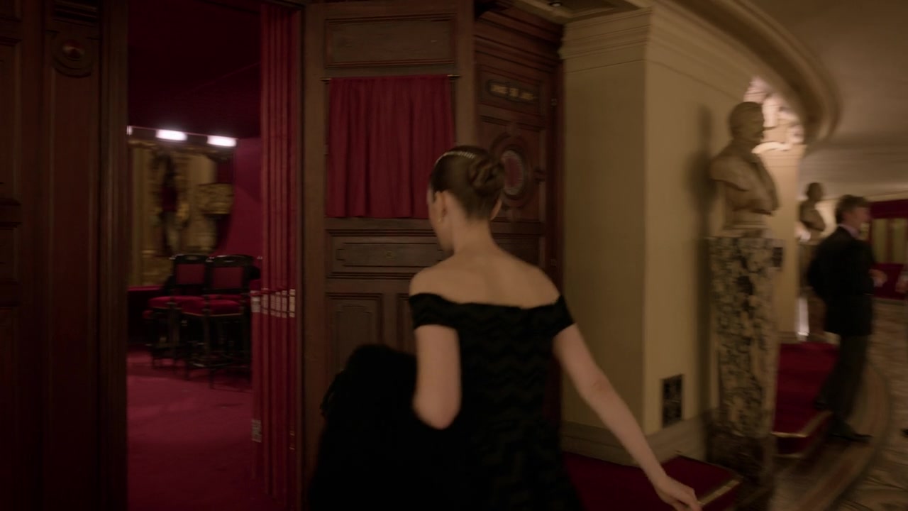 Emily_in_Paris_S01E06_Ringarde_720p_NF_WEB-DL_DDP5_1_x264-BTN_1006.jpg