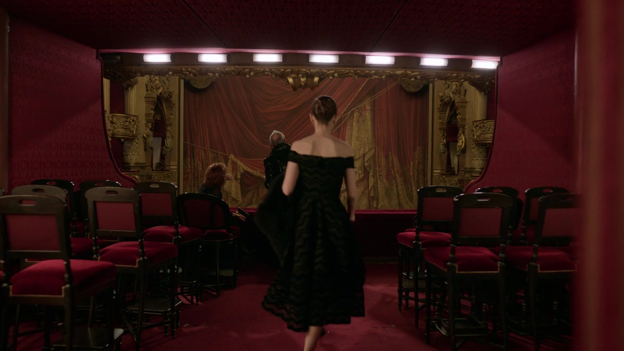 Emily_in_Paris_S01E06_Ringarde_720p_NF_WEB-DL_DDP5_1_x264-BTN_1008.jpg