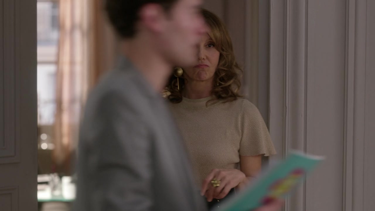Emily_in_Paris_S01E06_Ringarde_720p_NF_WEB-DL_DDP5_1_x264-BTN_1086.jpg
