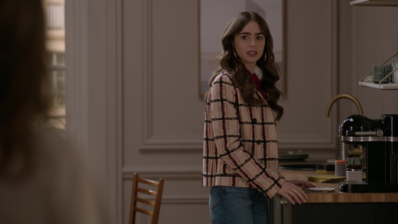 Emily_in_Paris_S01E06_Ringarde_720p_NF_WEB-DL_DDP5_1_x264-BTN_1089.jpg