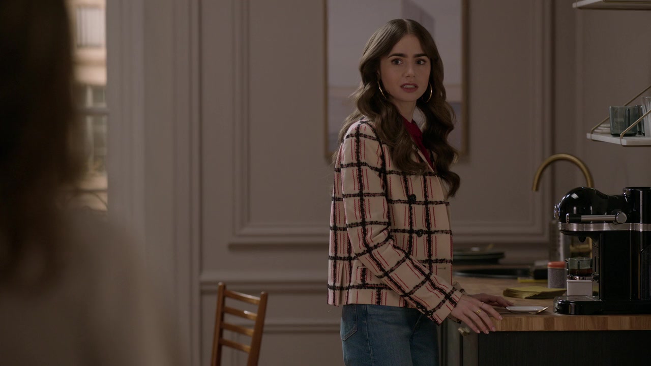 Emily_in_Paris_S01E06_Ringarde_720p_NF_WEB-DL_DDP5_1_x264-BTN_1090.jpg