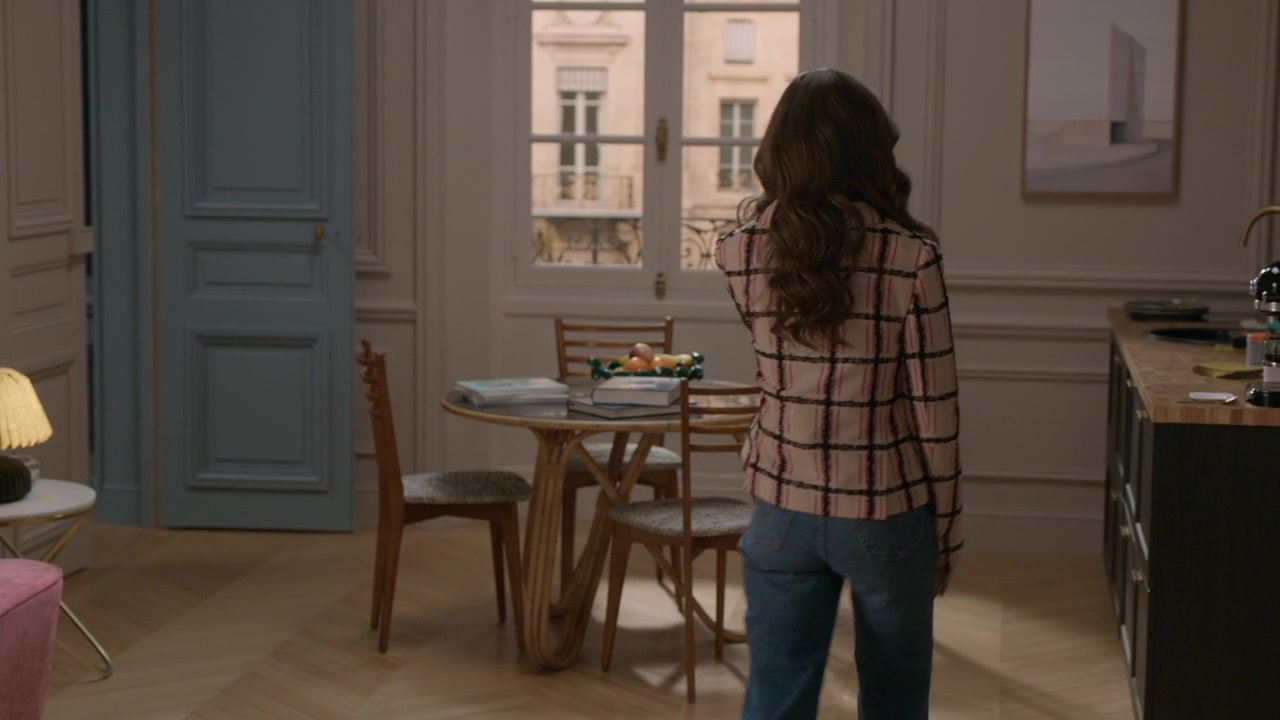 Emily_in_Paris_S01E06_Ringarde_720p_NF_WEB-DL_DDP5_1_x264-BTN_1121.jpg Emily_in_Paris_S01E06_Ringarde_720p_NF_WEB-DL_DDP5_1_x264-BTN_1121.jpg