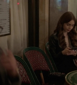 Emily_in_Paris_S01E06_Ringarde_720p_NF_WEB-DL_DDP5_1_x264-BTN_0264.jpg