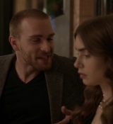Emily_in_Paris_S01E06_Ringarde_720p_NF_WEB-DL_DDP5_1_x264-BTN_0325.jpg