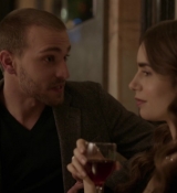Emily_in_Paris_S01E06_Ringarde_720p_NF_WEB-DL_DDP5_1_x264-BTN_0347.jpg