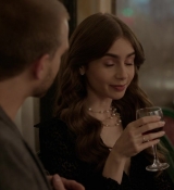 Emily_in_Paris_S01E06_Ringarde_720p_NF_WEB-DL_DDP5_1_x264-BTN_0358.jpg