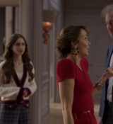 Emily_in_Paris_S01E06_Ringarde_720p_NF_WEB-DL_DDP5_1_x264-BTN_0526.jpg