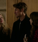 Emily_in_Paris_S01E06_Ringarde_720p_NF_WEB-DL_DDP5_1_x264-BTN_0720.jpg