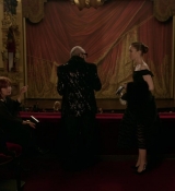 Emily_in_Paris_S01E06_Ringarde_720p_NF_WEB-DL_DDP5_1_x264-BTN_1010.jpg