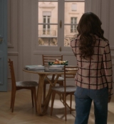 Emily_in_Paris_S01E06_Ringarde_720p_NF_WEB-DL_DDP5_1_x264-BTN_1121.jpg