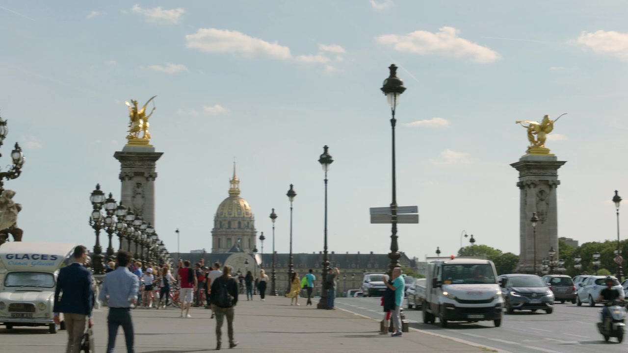 Emily_in_Paris_S01E07_French_Ending_720p_NF_WEB-DL_DDP5_1_x264-BTN_0010.jpg
