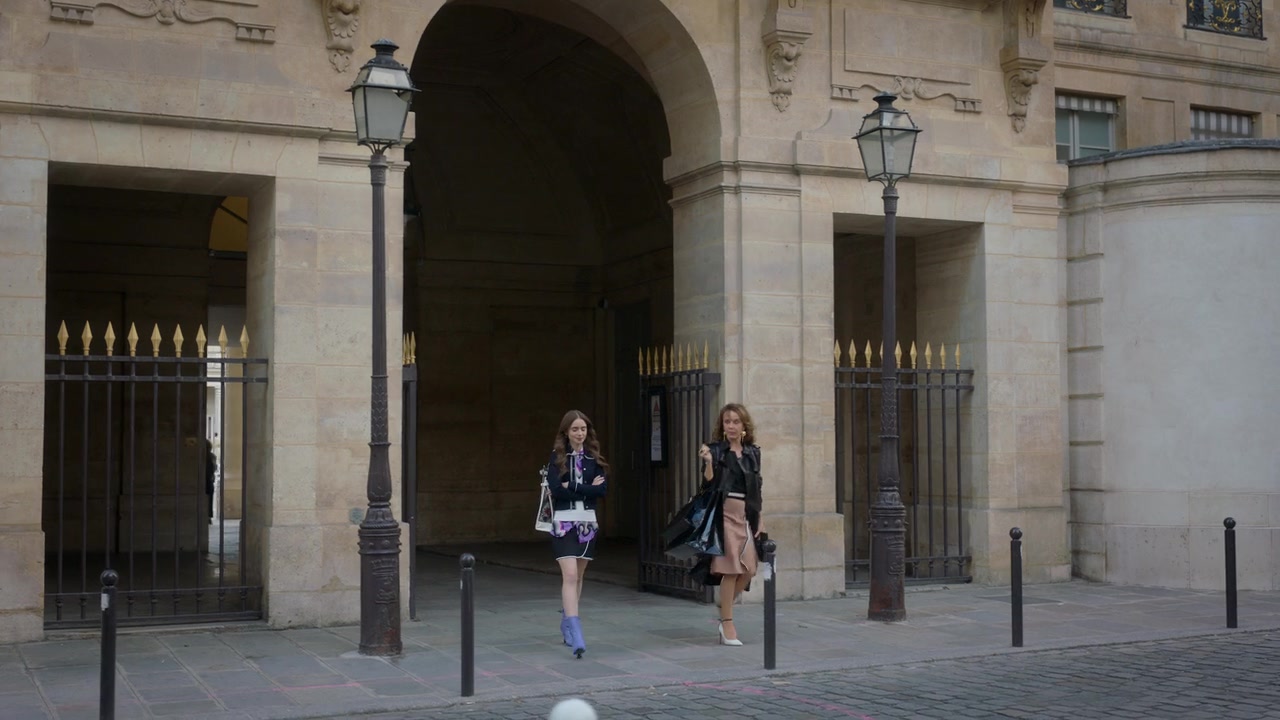 Emily_in_Paris_S01E07_French_Ending_720p_NF_WEB-DL_DDP5_1_x264-BTN_0025.jpg