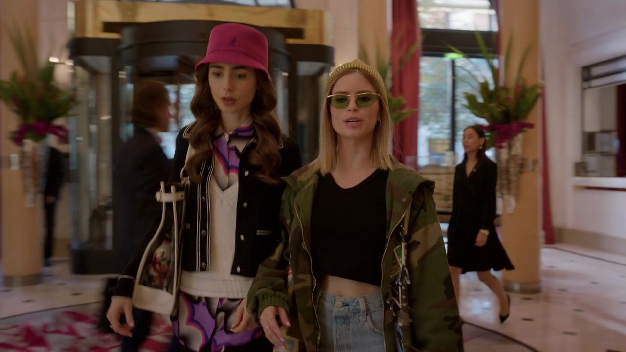 Emily_in_Paris_S01E07_French_Ending_720p_NF_WEB-DL_DDP5_1_x264-BTN_0136.jpg